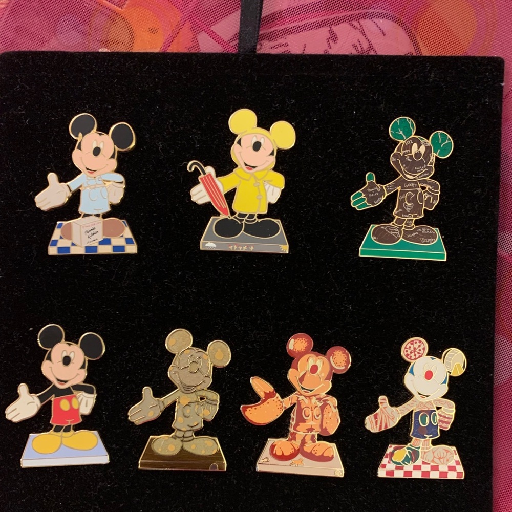 Disney‎ Assorted Pins w/ lanyard